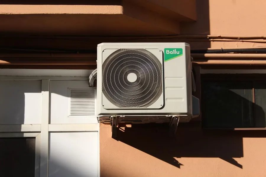 Unità esterna climatizzatore — un Haier a Sant'Ilario d'Enza Unità esterna di un Haier a Sant'Ilario d'Enza